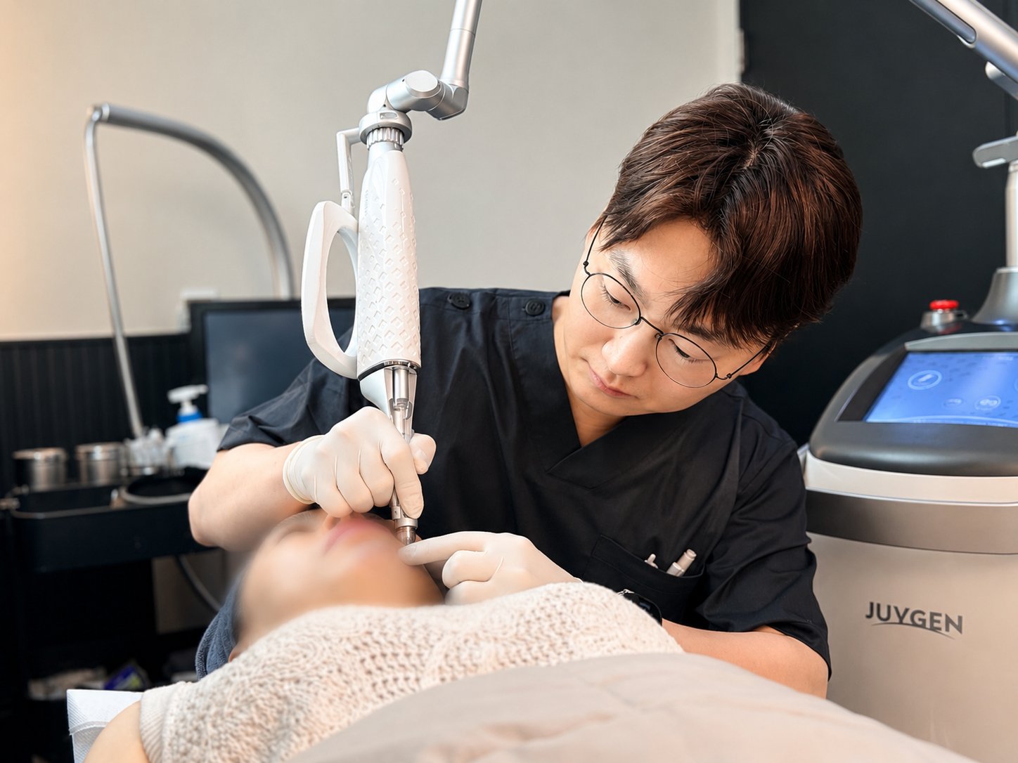 팔자주름 때문에 고민인데 청담에서 자연스럽게 시술 잘하는 피부과 추천